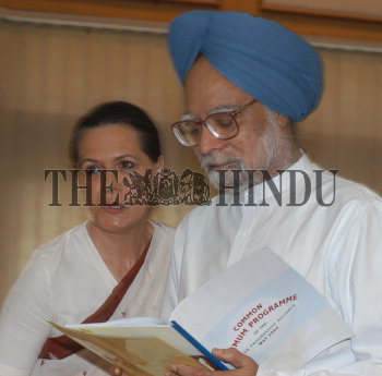 Image Id : 2875876 <span>Date : 2004-05-27 <span>Category : Politics</span>