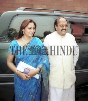 Image Id : 2906021 <span>Date : 2004-06-02 <span>Category : Politics</span>