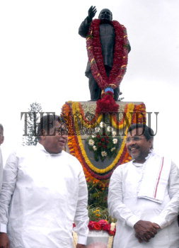 Image Id : 2925946 <span>Date : 2004-06-06 <span>Category : Politics</span>