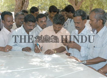 Image Id : 3009141 <span>Date : 2004-06-22 <span>Category : Politics</span>