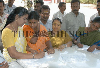 Image Id : 3009170 <span>Date : 2004-06-22 <span>Category : Politics</span>