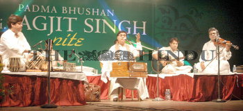 Image Id : 3032576 <span>Date : 2004-06-26 <span>Category : Arts Culture and Entertainment</span>