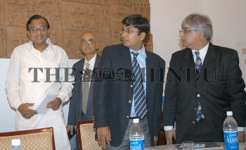 Image Id : 3112494 <span>Date : 2004-07-13 <span>Category : Politics</span>