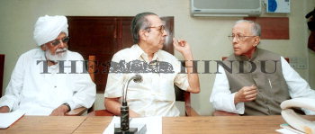 Image Id : 3199759 <span>Date : 2004-07-30 <span>Category : Politics</span>
