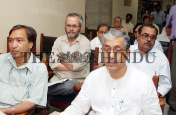 Image Id : 3200040 <span>Date : 2004-07-30 <span>Category : Politics</span>