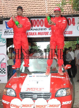 Image Id : 3246031 <span>Date : 2004-06-22 <span>Category : Sport</span>