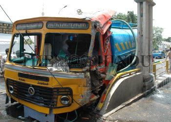 Image Id : 3321627 <span>Date : 2004-08-20 <span>Category : Disaster and Accident</span>