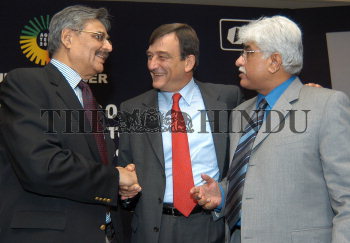 Image Id : 3322490 <span>Date : 2004-08-20 <span>Category : Economy Business and Finance</span>