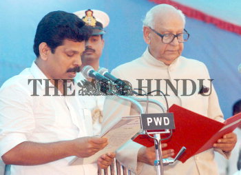 Image Id : 3424980 <span>Date : 2004-09-05 <span>Category : Politics</span>