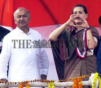 Image Id : 3589470 <span>Date : 2004-10-04 <span>Category : Politics</span>