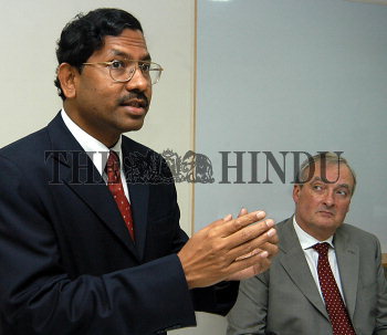 Image Id : 3605651 <span>Date : 2004-10-07 <span>Category : Economy Business and Finance</span>