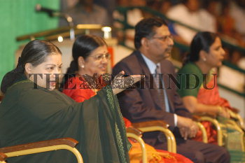 Image Id : 3738421 <span>Date : 2004-10-30 <span>Category : Politics</span>