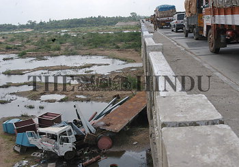 Image Id : 3760336 <span>Date : 2004-11-03 <span>Category : Disaster and Accident</span>
