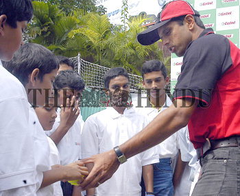 Image Id : 3789899 <span>Date : 2004-11-08 <span>Category : Sport</span>
