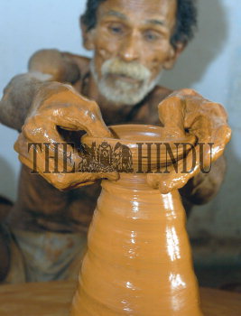 Image Id : 3790106 <span>Date : 2004-11-08 <span>Category : Arts Culture and Entertainment</span>