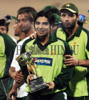 Image Id : 3816580 <span>Date : 2004-11-13 <span>Category : Sport</span>