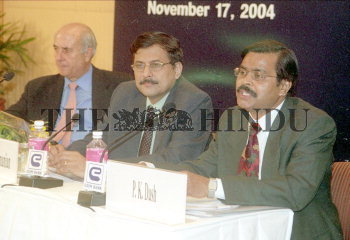 Image Id : 3836692 <span>Date : 2004-11-17 <span>Category : Economy Business and Finance</span>