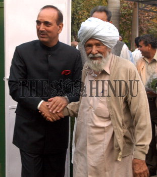 Image Id : 3842323 <span>Date : 2004-11-18 <span>Category : Politics</span>