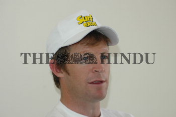 Image Id : 3932873 <span>Date : 2004-12-04 <span>Category : Sport</span>