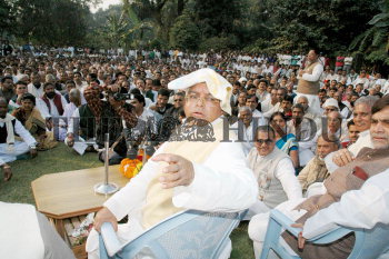 Image Id : 3946729 <span>Date : 2004-12-07 <span>Category : Politics</span>