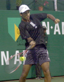 Image Id : 3970550 <span>Date : 2004-12-11 <span>Category : Sport</span>