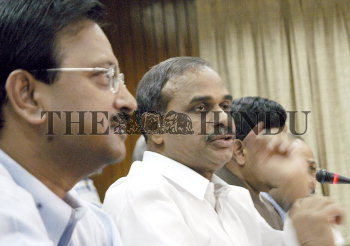 Image Id : 3986981 <span>Date : 2004-12-14 <span>Category : Politics</span>