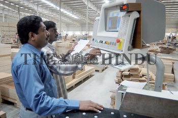 Image Id : 4002667 <span>Date : 2004-12-17 <span>Category : Economy Business and Finance</span>