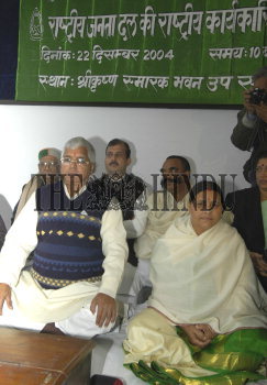 Image Id : 4030170 <span>Date : 2004-12-22 <span>Category : Politics</span>