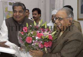 Image Id : 4085260 <span>Date : 2005-01-01 <span>Category : Politics</span>