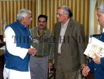 Image Id : 4175986 <span>Date : 2005-01-17 <span>Category : Politics</span>