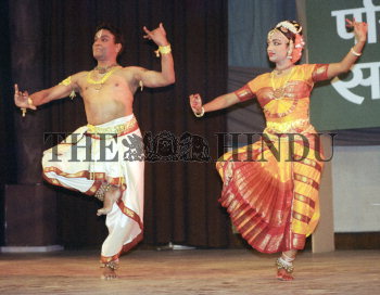 Image Id : 4356630 <span>Date : 2005-02-16 <span>Category : Arts Culture and Entertainment</span>