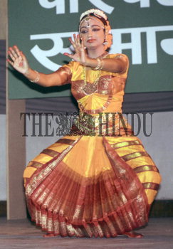 Image Id : 4356646 <span>Date : 2005-02-16 <span>Category : Arts Culture and Entertainment</span>