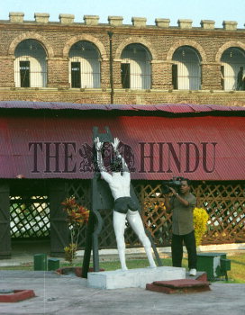 Image Id : 4376006 <span>Date : 2005-02-19 <span>Category : Arts Culture and Entertainment</span>