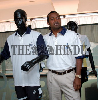 Image Id : 4448325 <span>Date : 2005-03-03 <span>Category : Sport</span>