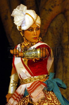 Image Id : 4616220 <span>Date : 2005-03-31 <span>Category : Arts Culture and Entertainment</span>