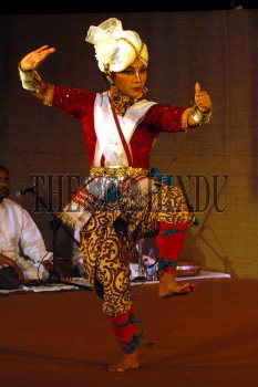 Image Id : 4616226 <span>Date : 2005-03-30 <span>Category : Arts Culture and Entertainment</span>