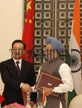 Image Id : 4689730 <span>Date : 2005-04-11 <span>Category : Politics</span>