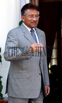 Image Id : 4723825 <span>Date : 2005-04-17 <span>Category : Politics</span>