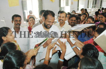 Image Id : 4737964 <span>Date : 2005-04-19 <span>Category : Politics</span>