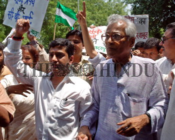 Image Id : 4776651 <span>Date : 2005-04-25 <span>Category : Politics</span>