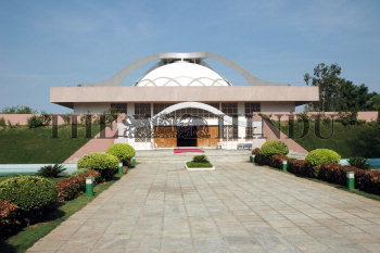 Image Id : 4783169 <span>Date : 2005-04-26 <span>Category : Arts Culture and Entertainment</span>