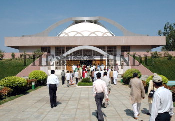 Image Id : 4783171 <span>Date : 2005-04-26 <span>Category : Arts Culture and Entertainment</span>