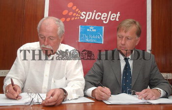 Image Id : 4837616 <span>Date : 2005-05-05 <span>Category : Economy Business and Finance</span>