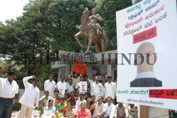 Image Id : 4844682 <span>Date : 2005-05-06 <span>Category : Politics</span>