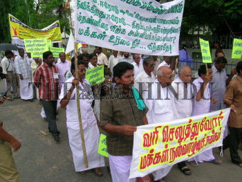 Image Id : 4845000 <span>Date : 2005-05-06 <span>Category : Politics</span>