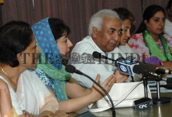 Image Id : 4869300 <span>Date : 2005-05-10 <span>Category : Politics</span>