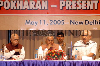 Image Id : 4874875 <span>Date : 2005-05-11 <span>Category : Politics</span>