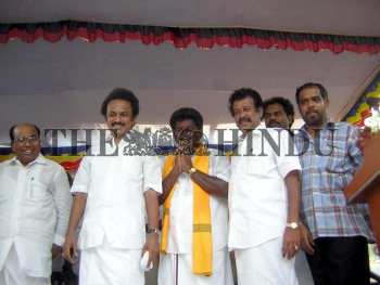 Image Id : 4882741 <span>Date : 2005-05-12 <span>Category : Politics</span>