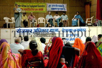 Image Id : 4978303 <span>Date : 2005-05-27 <span>Category : Politics</span>