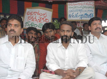 Image Id : 4997035 <span>Date : 2005-05-30 <span>Category : Politics</span>